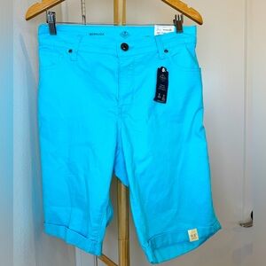 St. john’s Bay women’s Bermudas Size 16w Coastal Turquoise 11” slender fit
